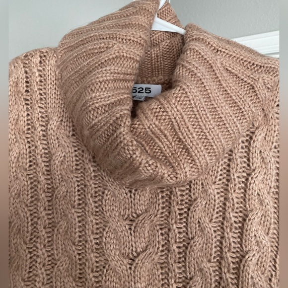 525 Cable Vest in Portabella - Picture 3 of 7